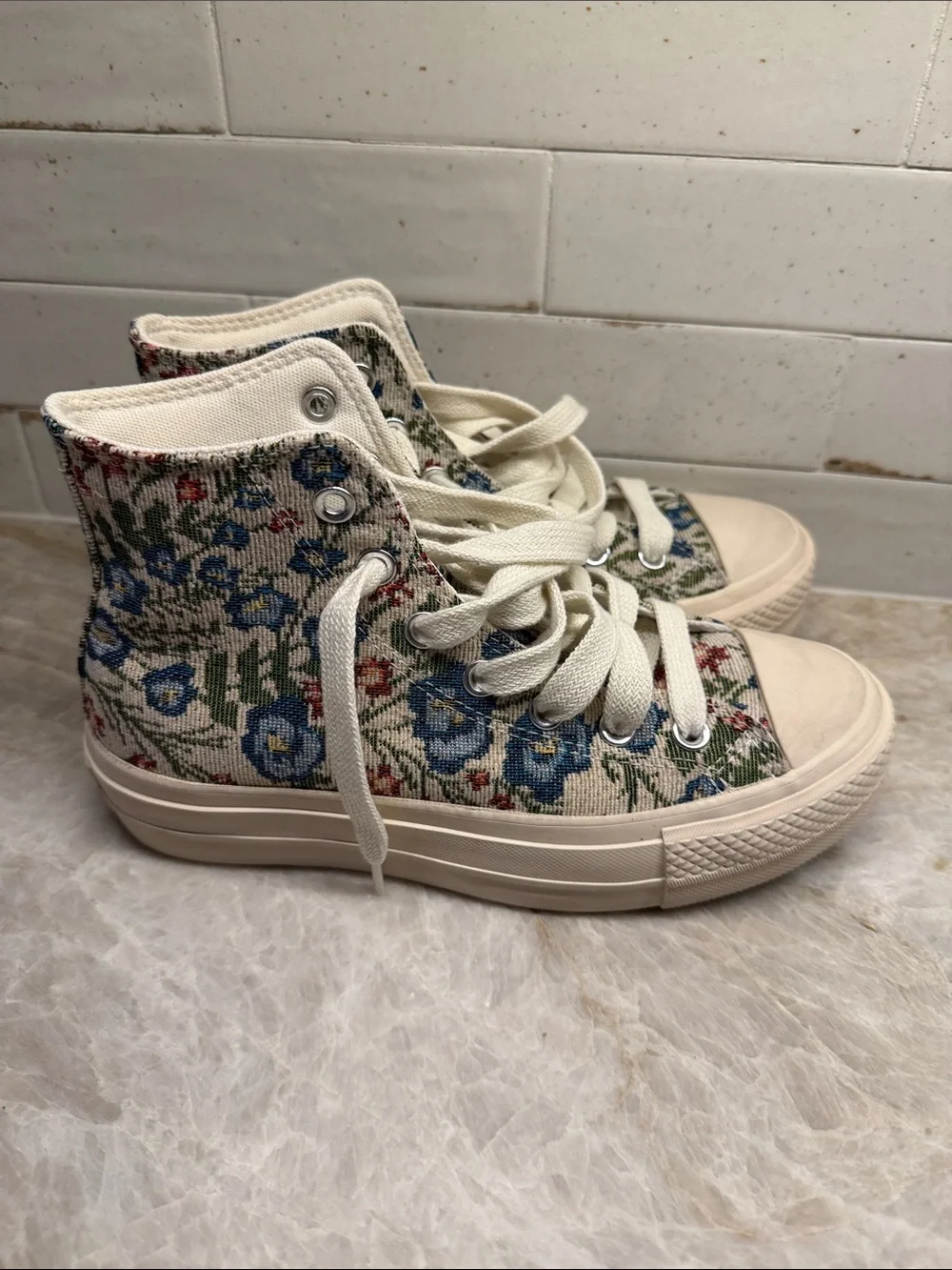 Converse Womens Sneakers Chuck Taylor Lift Platform Floral Tapestry  Sz6.5
